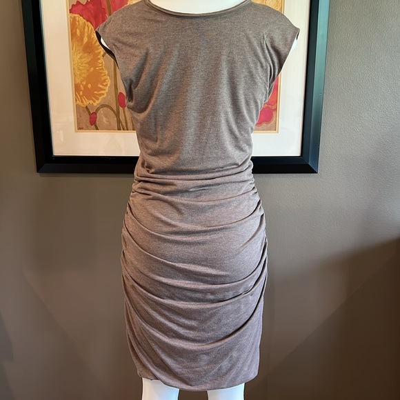 KUT FROM THE KLOTH Taupe Ruched Bodycon Midi Dress Chain Detail Size Medium - Picture 2 of 8
